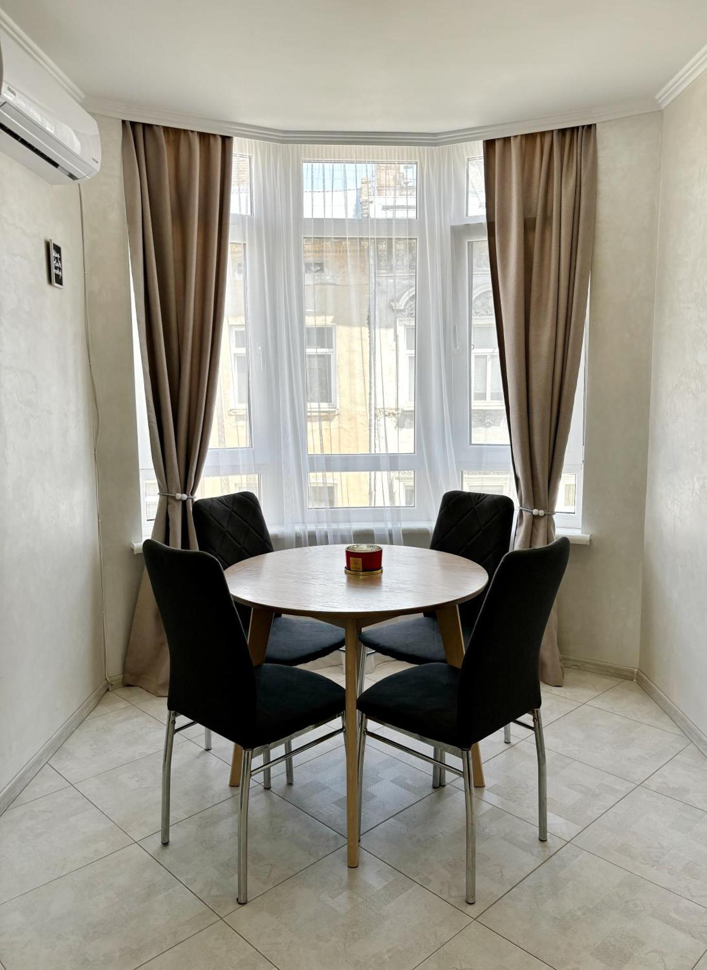 Apartment In Khmelnytsky Street Λβιβ Εξωτερικό φωτογραφία